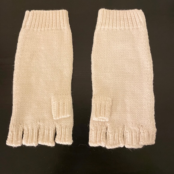 Banana Republic Fingerless Gloves - Picture 3 of 5